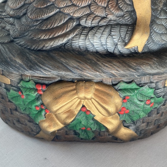 Canadian Goose Vintage Christmas Ceramic Candy Trinket Box 7.5 x 4 x 7 inches - Picture 11 of 15